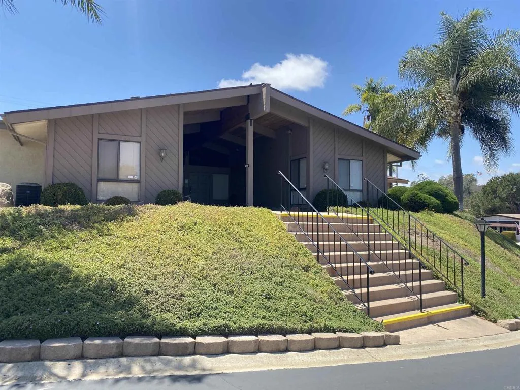 https://cdn.realtyfeed.com/cdn/127/306755482/7e166cefec5f082bbab74f704e452069.webp