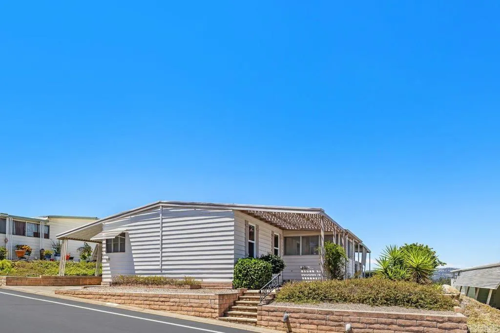 https://cdn.realtyfeed.com/cdn/127/306755482/d84d5ed3a9c59e6d2e5c64b99908fa86.webp