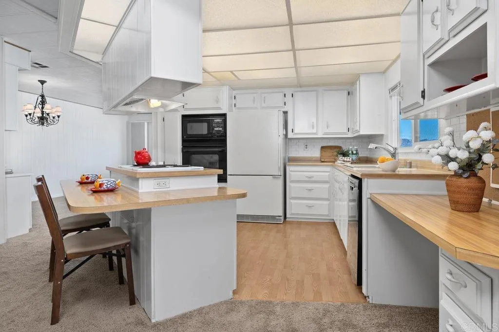 https://cdn.realtyfeed.com/cdn/127/306755482/df9681b8eaaa8e70b607979eff3754d9.webp