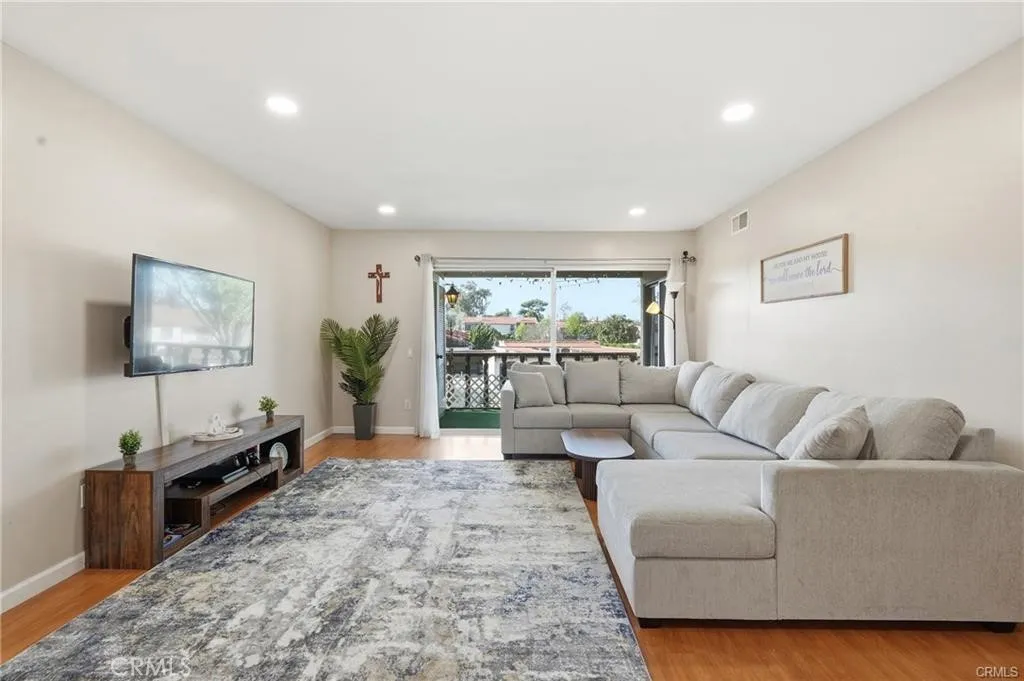 https://cdn.realtyfeed.com/cdn/127/306755495/99ef00b5ec847279361df1c21d3c6627.webp