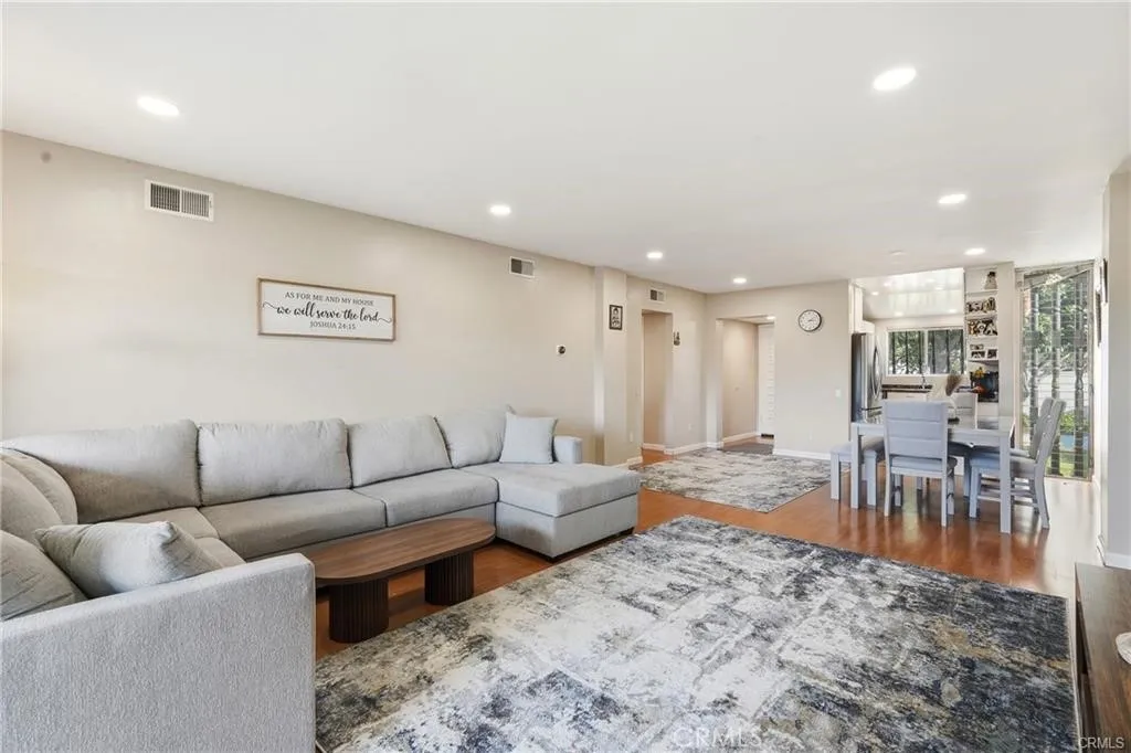 https://cdn.realtyfeed.com/cdn/127/306755495/ada88a746f87ab7556ec7a6c6ffb0f7a.webp