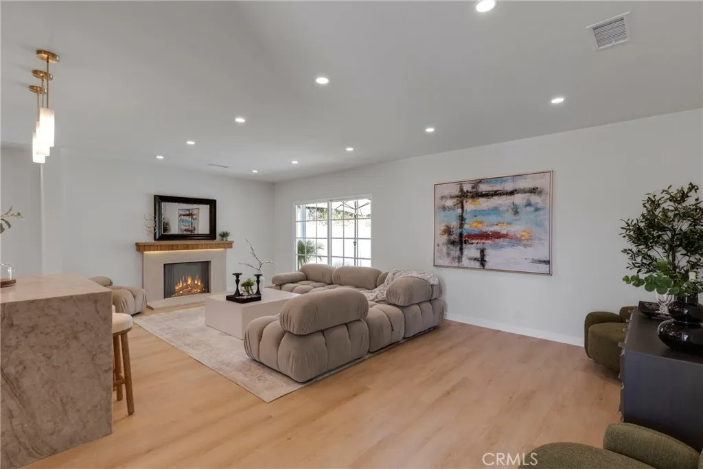 13131 Crewe, North Hollywood, CA 91605 - Photo 3 of 38, North Hollywood, CA