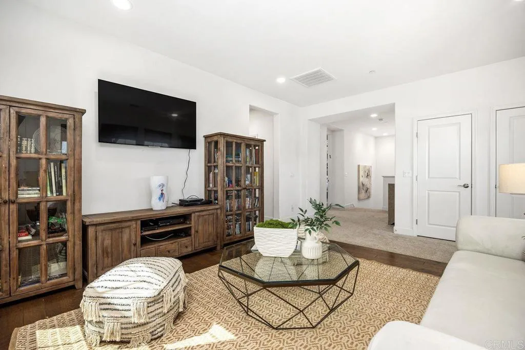 https://cdn.realtyfeed.com/cdn/127/306755724/49b642462c0d0b712c4b404e2255f30d.webp