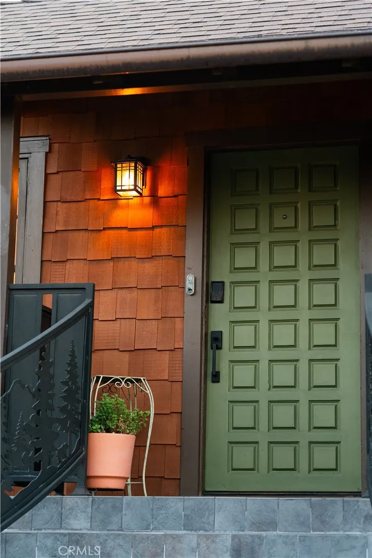 895 W 23rd