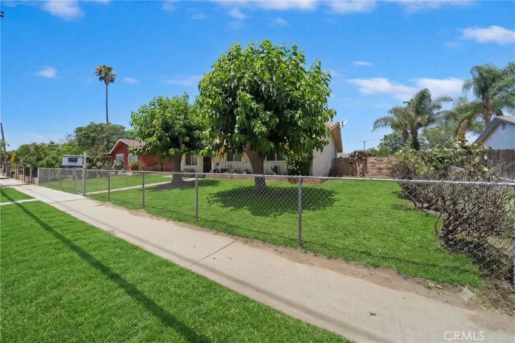 18234 Santa Ana, Bloomington, CA 92316 - Photo 3 of 28, Bloomington, CA