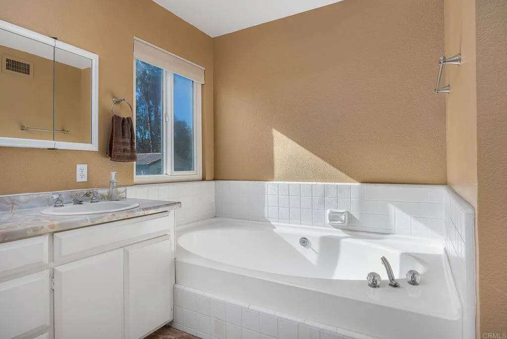 https://cdn.realtyfeed.com/cdn/127/306755780/17054760d83f9e660761ad9c8ba526c4.webp