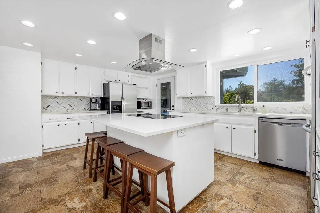 https://cdn.realtyfeed.com/cdn/127/306755780/5b8c167d16af4d4a9701e993a83bd9d0.webp