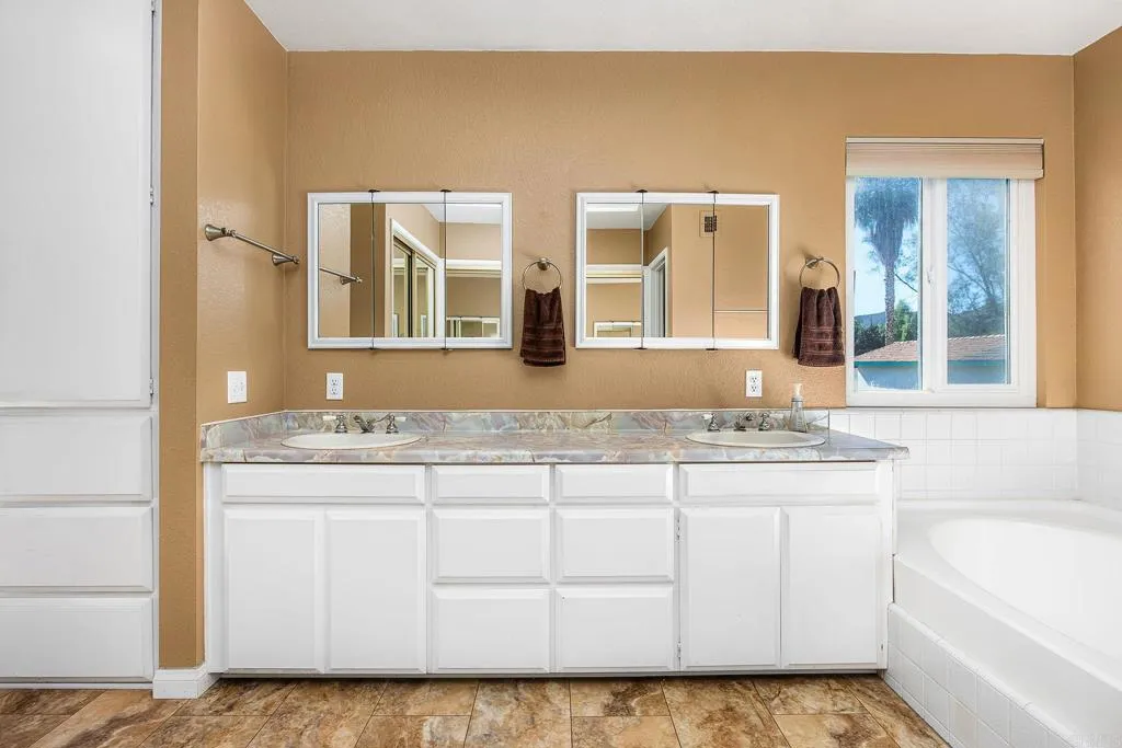https://cdn.realtyfeed.com/cdn/127/306755780/6b4442ede30de862ebcc2156cf9ae55f.webp
