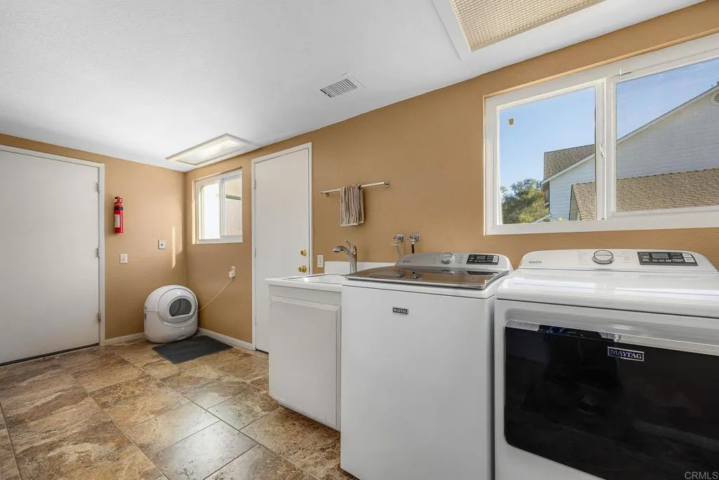 https://cdn.realtyfeed.com/cdn/127/306755780/b94aa975c3b0032dc099b7a644f7db45.webp