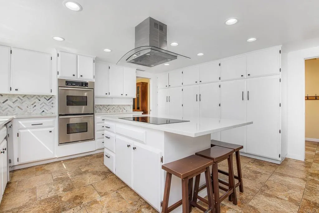https://cdn.realtyfeed.com/cdn/127/306755780/ba10aed3c19bc642aa20d84528151d62.webp