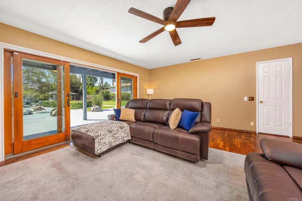 https://cdn.realtyfeed.com/cdn/127/306755780/da5eb6c0aa3145fb59222181f69de983.webp