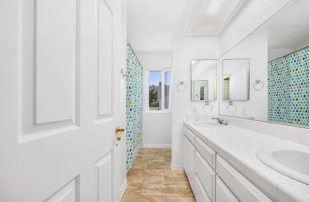 https://cdn.realtyfeed.com/cdn/127/306755780/da6e80e5d9793f3e6152e0b64fb7d36c.webp