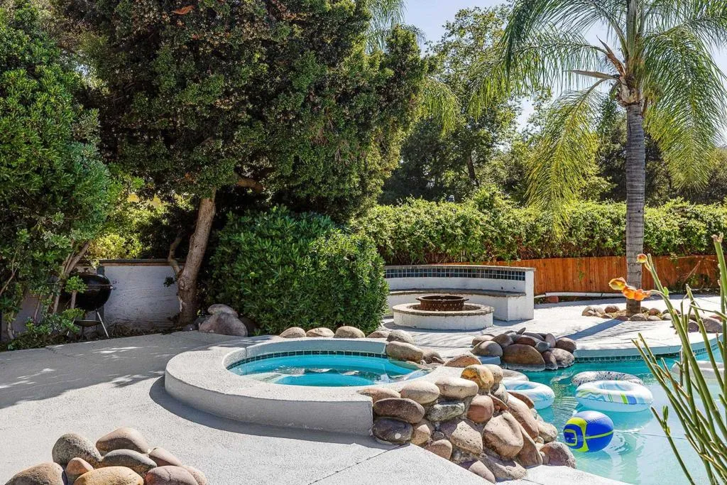 https://cdn.realtyfeed.com/cdn/127/306755780/de632b926cb65378637e80a4332880ac.webp