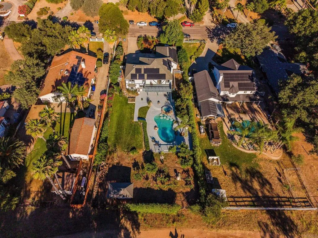 https://cdn.realtyfeed.com/cdn/127/306755780/edd84df43228745555444094c366eaf0.webp