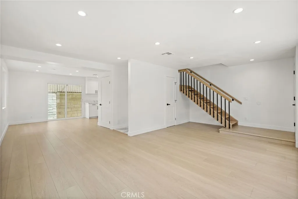 7010 Lennox Avenue, Van Nuys, CA 91405 - Photo 5 of 39, Van Nuys, CA
