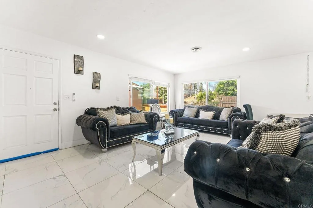 https://cdn.realtyfeed.com/cdn/127/306755828/05270a6b9fd3305dd0cbde4b92f48ba5.webp