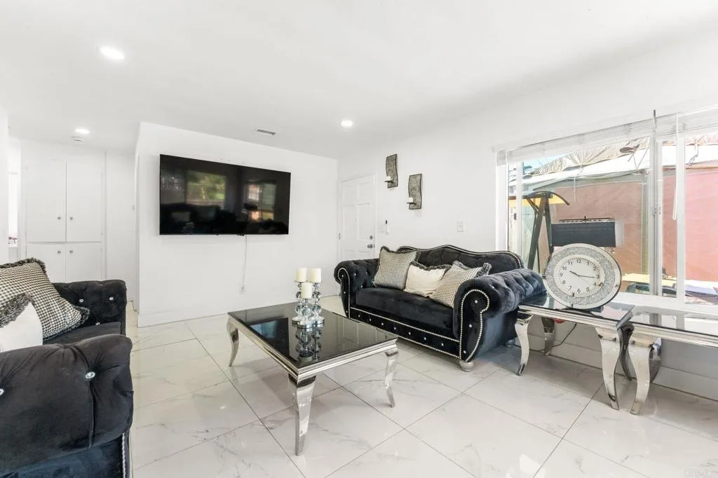 https://cdn.realtyfeed.com/cdn/127/306755828/6f9df2999dd33729a8d459c38798a139.webp