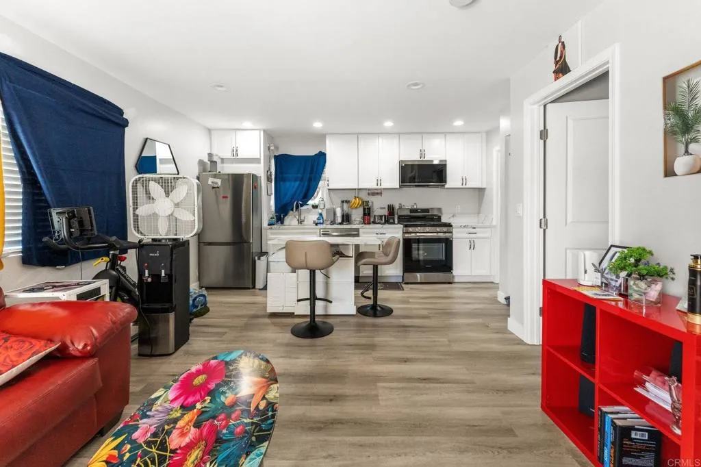 https://cdn.realtyfeed.com/cdn/127/306755828/bc5c0421a64cc067515426ec82d9083f.webp