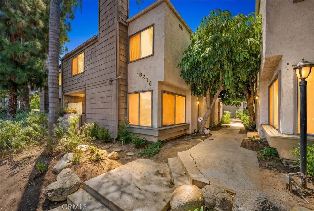 18316 Hatteras Unit 20, Tarzana, CA 91356 - Main photo, Tarzana, CA