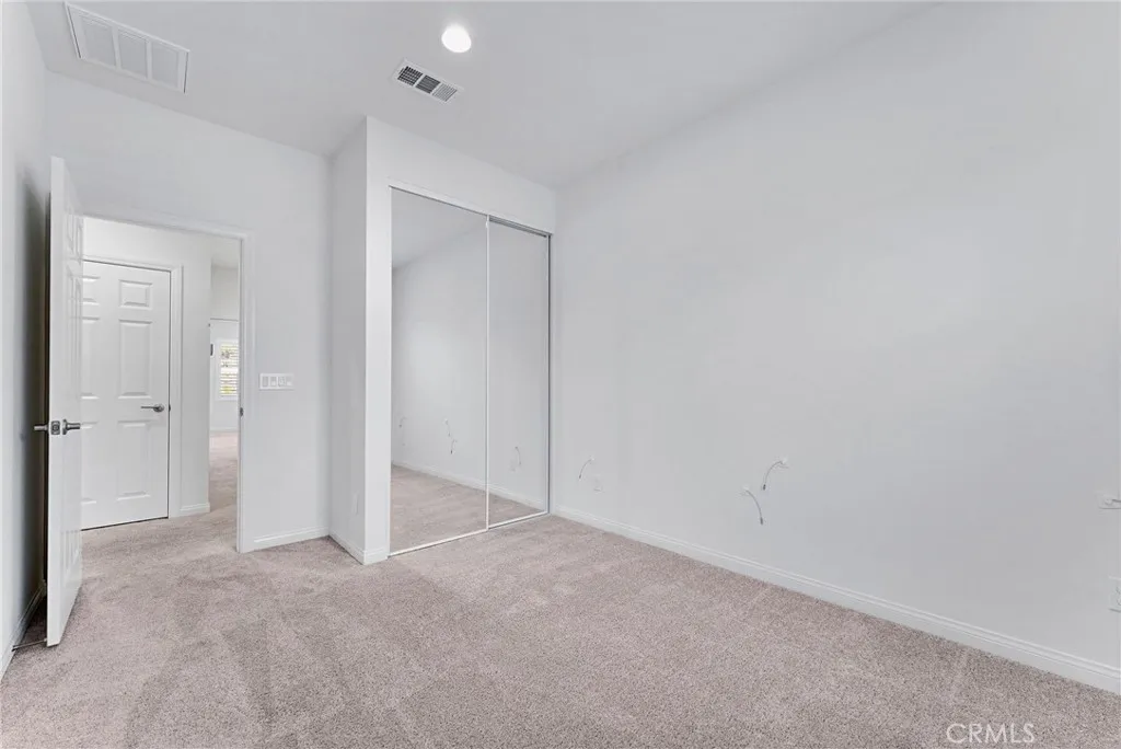 https://cdn.realtyfeed.com/cdn/127/306755861/2c019d99438efe25275e2c65aeef9c13.webp