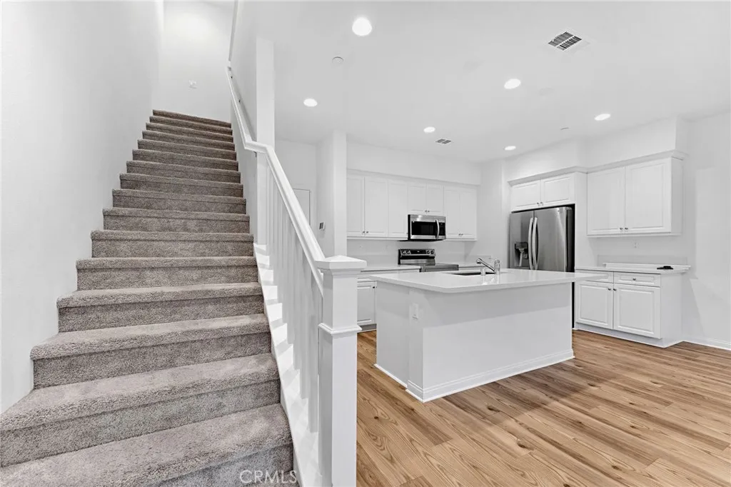 https://cdn.realtyfeed.com/cdn/127/306755861/38de029e3081edad789dc78953fb5122.webp