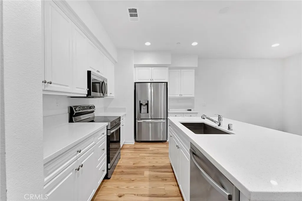https://cdn.realtyfeed.com/cdn/127/306755861/8b54607b8dc4632ad1c8aebe5c3f4418.webp