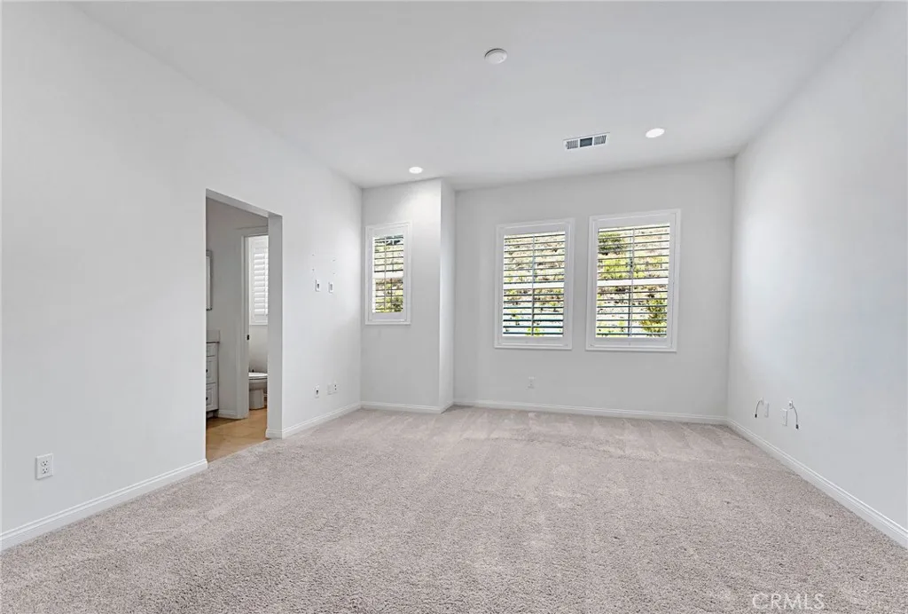 https://cdn.realtyfeed.com/cdn/127/306755861/d34ddd96014aa6b1149b4b41696c4828.webp