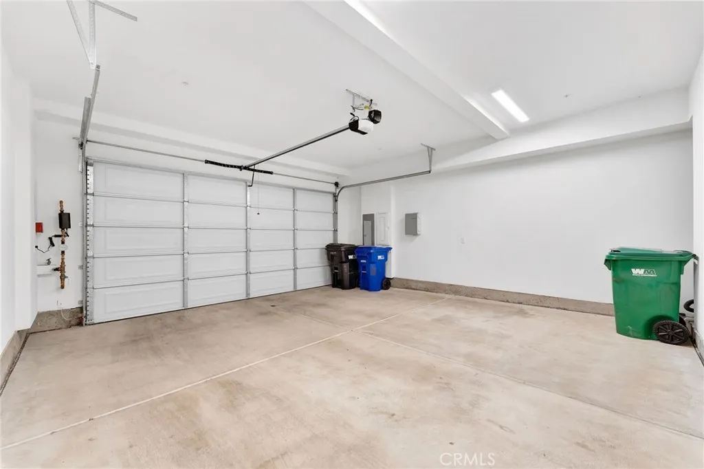 https://cdn.realtyfeed.com/cdn/127/306755861/f8fc4ae419241f300a0af8141ce7550f.webp
