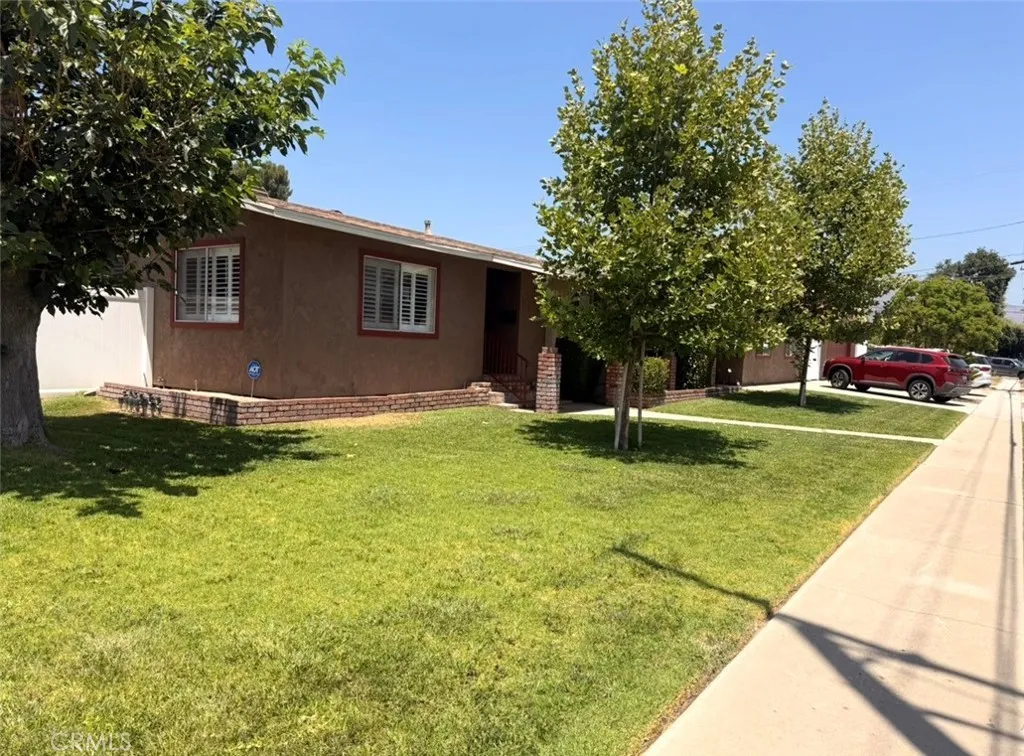 1060 E Lynwood, San Bernardino, CA 92404 - Photo 3 of 9, San Bernardino, CA
