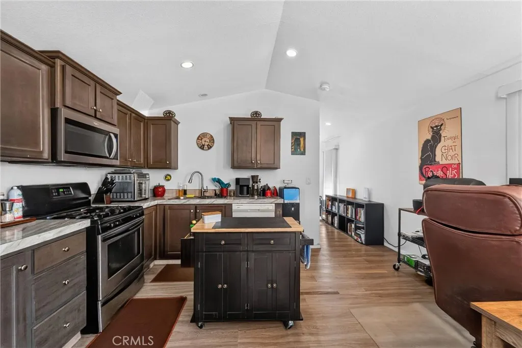 https://cdn.realtyfeed.com/cdn/127/306755974/0822cd6c79d975f11070e1e471a65883.webp