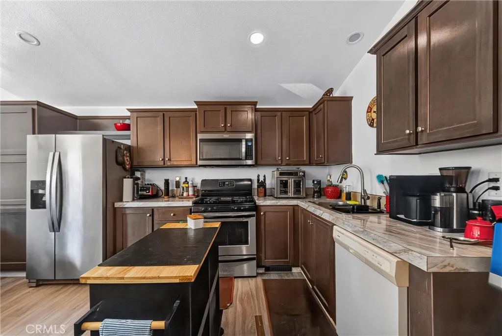 https://cdn.realtyfeed.com/cdn/127/306755974/15c8a86d9295a9d9dabd0ae740ea4d00.webp
