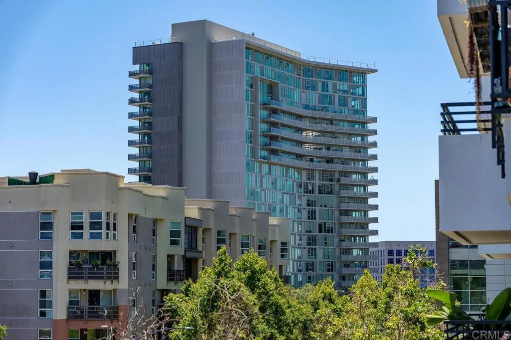 https://cdn.realtyfeed.com/cdn/127/306755982/b4b9982453464f369ff13a96896320ed.webp