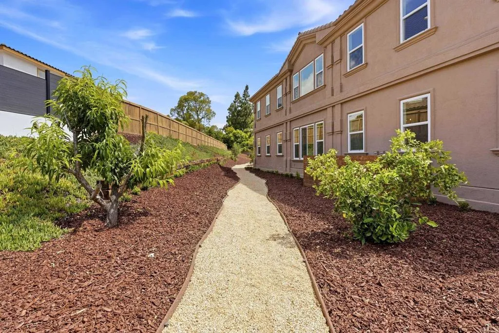 https://cdn.realtyfeed.com/cdn/127/306755983/bae8328a3adc7819a8fcd3c47c5b88f1.webp