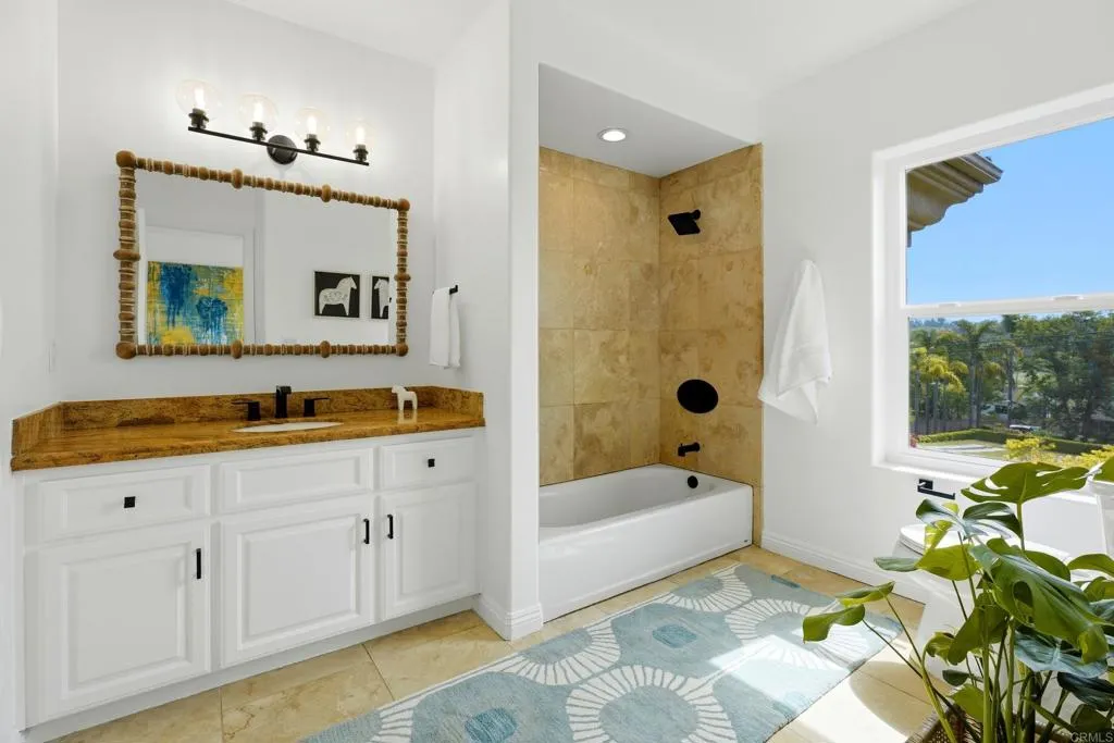 https://cdn.realtyfeed.com/cdn/127/306755983/f651c9daad69713079629165ca48dd92.webp