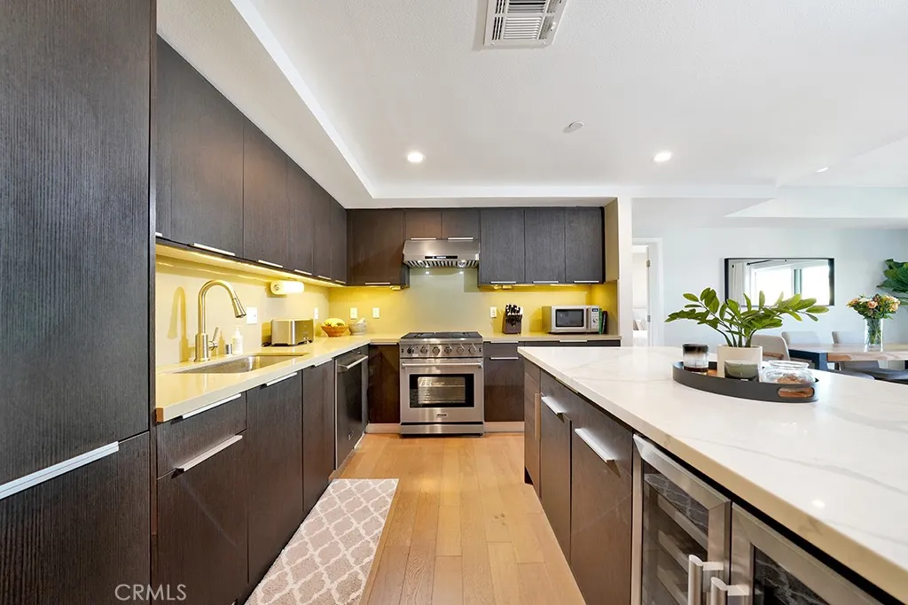 2939 Leeward Avenue Unit 516, Los Angeles, CA 90005 - Photo 3 of 37, Los Angeles, CA