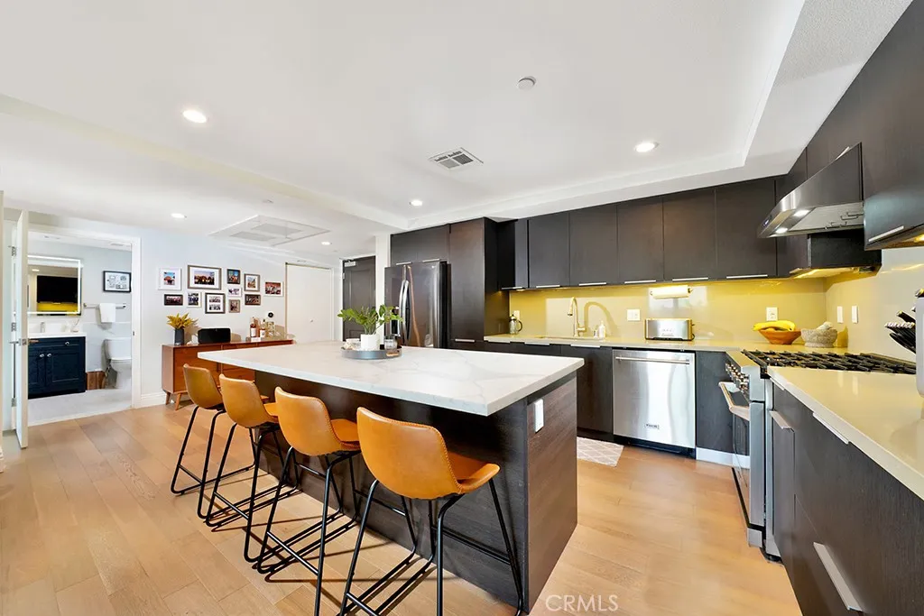 2939 Leeward Avenue Unit 516, Los Angeles, CA 90005 - Photo 5 of 37, Los Angeles, CA