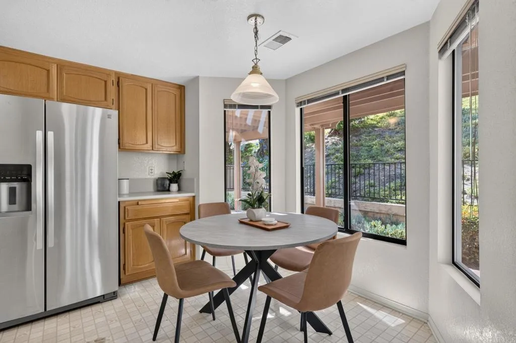 https://cdn.realtyfeed.com/cdn/127/306755986/50bc63639363f672e8039943592bb790.webp