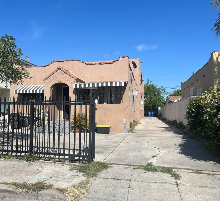 2026 S Ridgeley, Los Angeles, CA 90016 - Photo 2 of 32, Los Angeles, CA