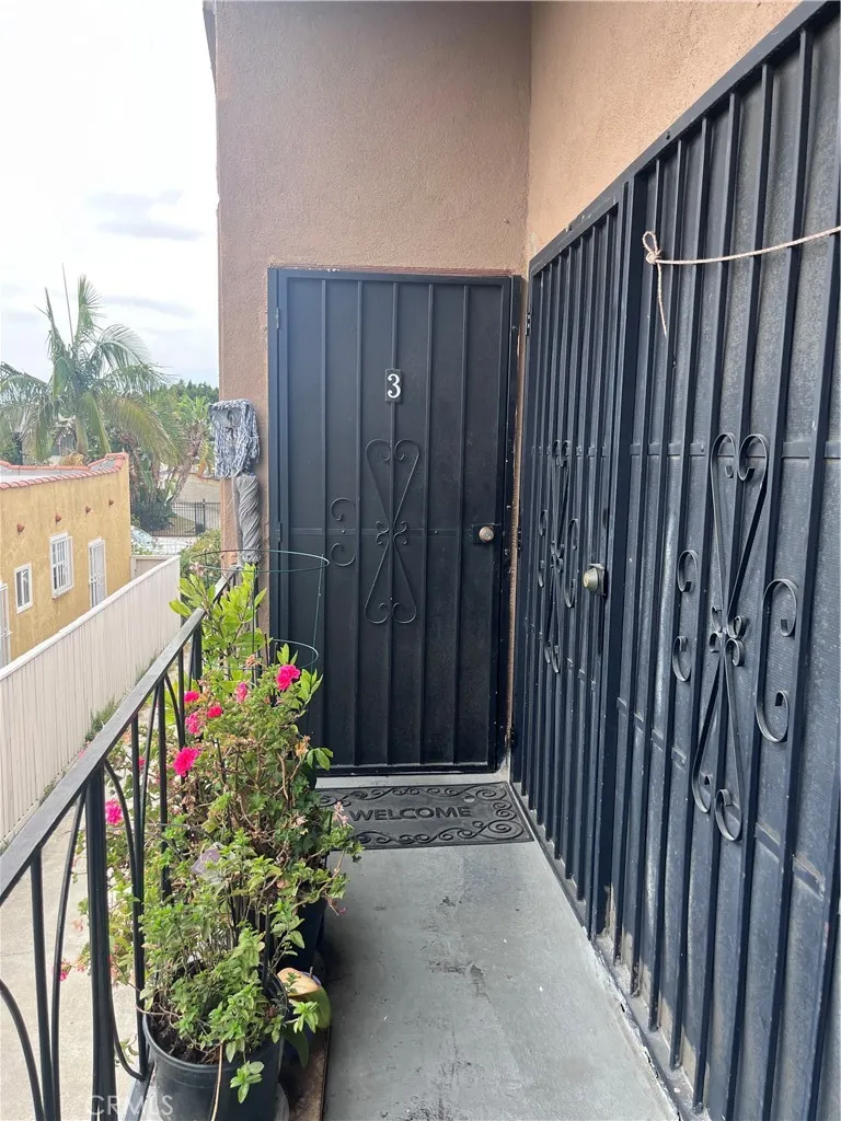 2026 S Ridgeley, Los Angeles, CA 90016 - Photo 4 of 32, Los Angeles, CA