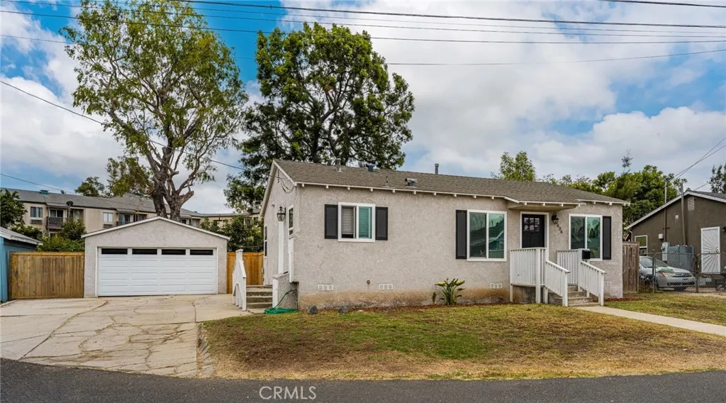 636 E Via Barola