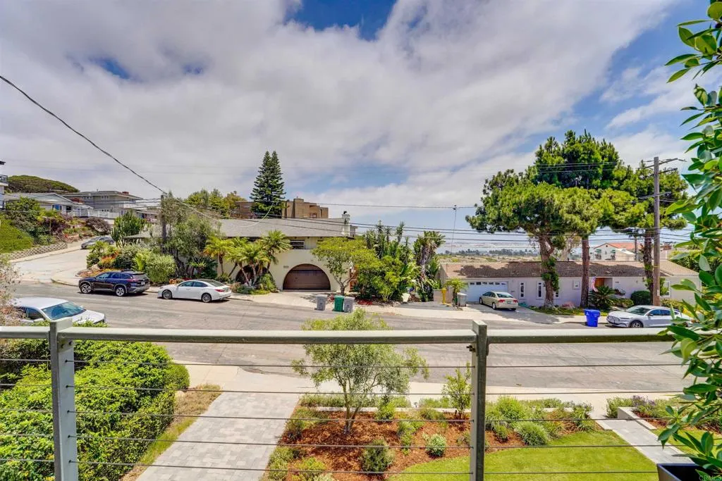 https://cdn.realtyfeed.com/cdn/127/306756124/23d8f28af34f9f44b260acb9eceefd61.webp