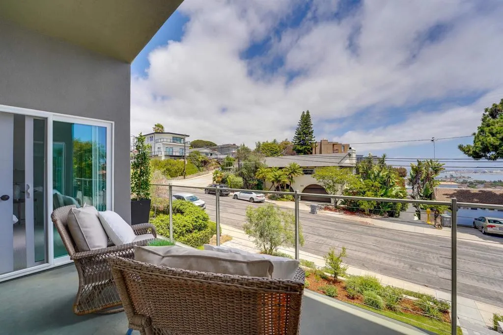 https://cdn.realtyfeed.com/cdn/127/306756124/5ce40c0d8764f16bb80f2b9c183eded1.webp