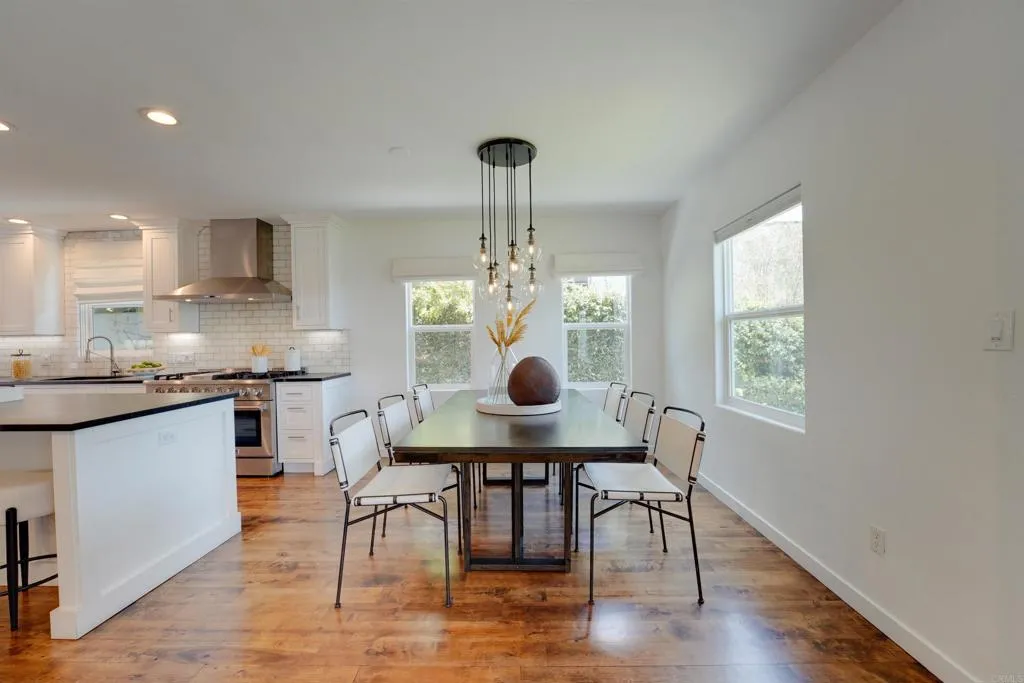 https://cdn.realtyfeed.com/cdn/127/306756124/72a8a8ba82d0740ef7d934350ac352b6.webp