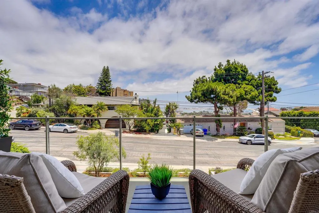 https://cdn.realtyfeed.com/cdn/127/306756124/857bda71582d70aef27d332f7b1d01b9.webp