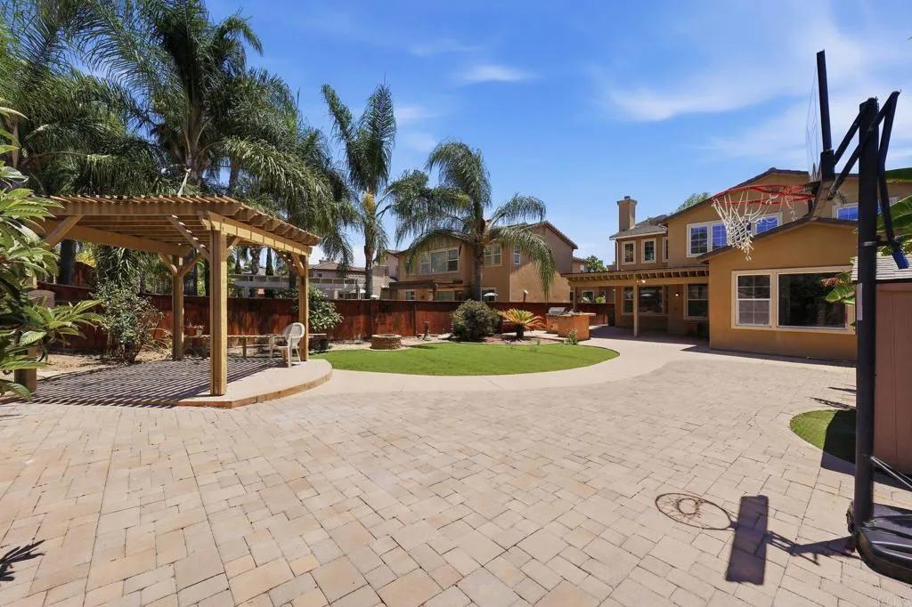https://cdn.realtyfeed.com/cdn/127/306756150/72443573a5e1592a8b3b64000aff841a.webp