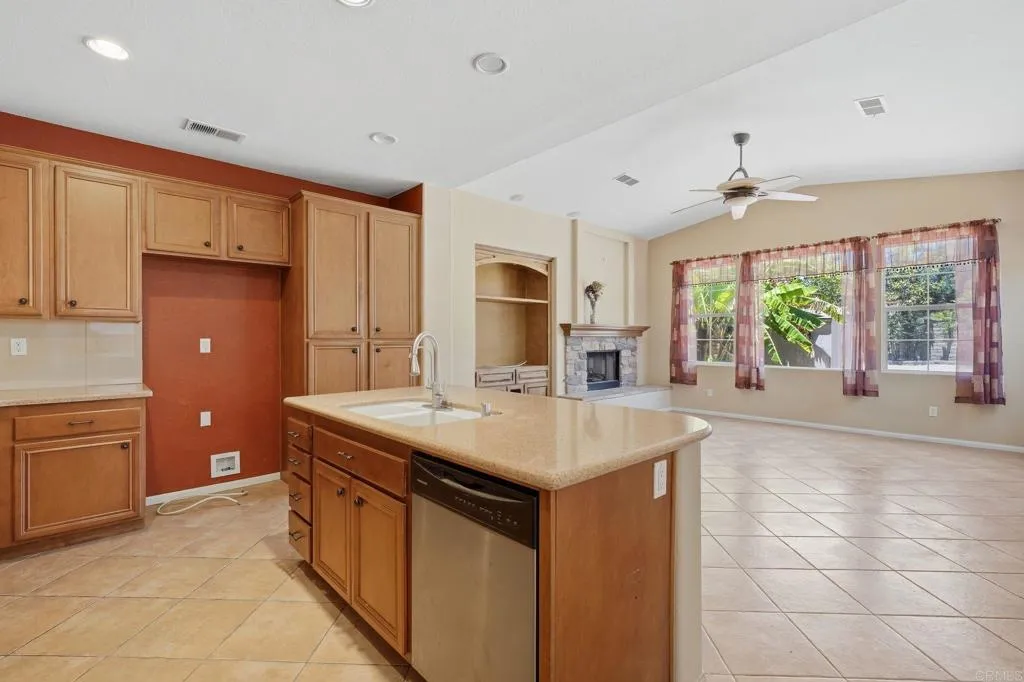 https://cdn.realtyfeed.com/cdn/127/306756150/d72968450b85b403ffade6af18eae6d0.webp