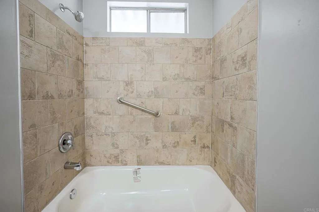 https://cdn.realtyfeed.com/cdn/127/306756187/a71cccf16b97ee2f5554cc1afd51a7ac.webp