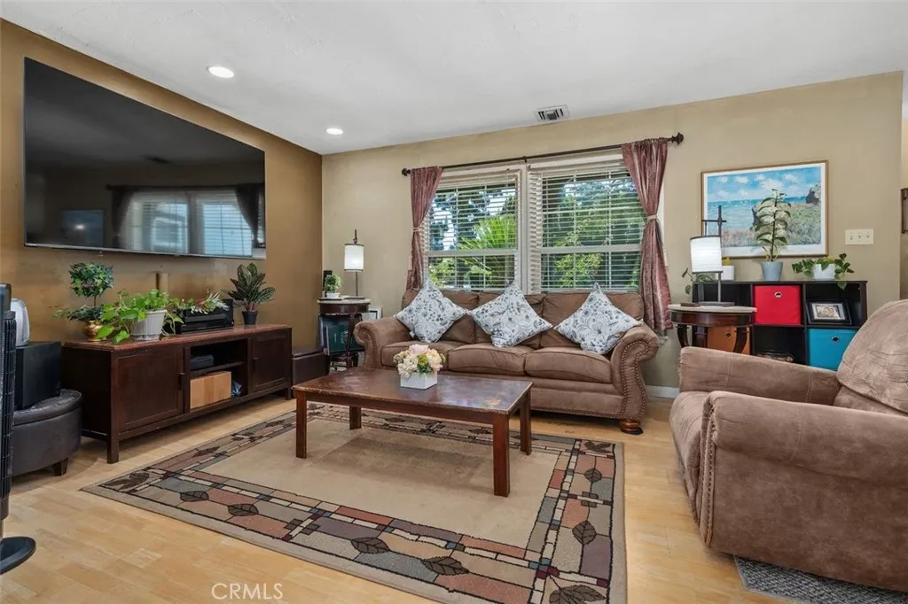 6613 Randi Avenue, Woodland Hills, CA 91303 - Photo 5 of 18, Woodland Hills, CA