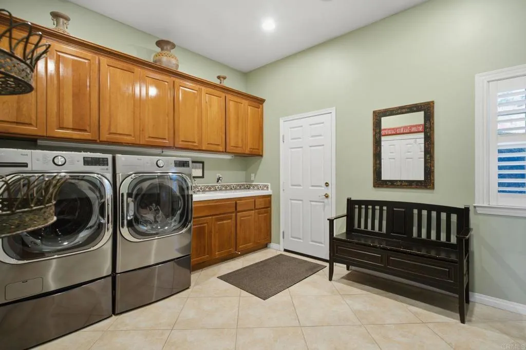https://cdn.realtyfeed.com/cdn/127/306756540/0467b58eff48177ec6ca6f77f5f089c9.webp