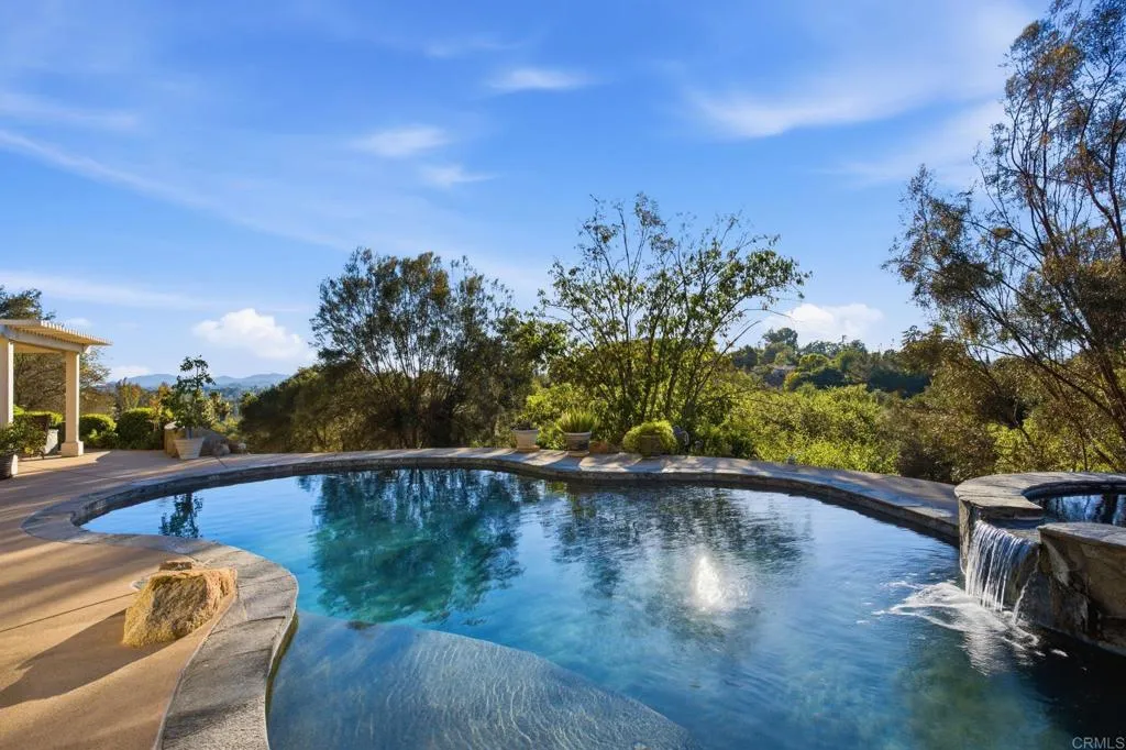 https://cdn.realtyfeed.com/cdn/127/306756540/91be7d4d95922d917bd8cd2207bbf65b.webp
